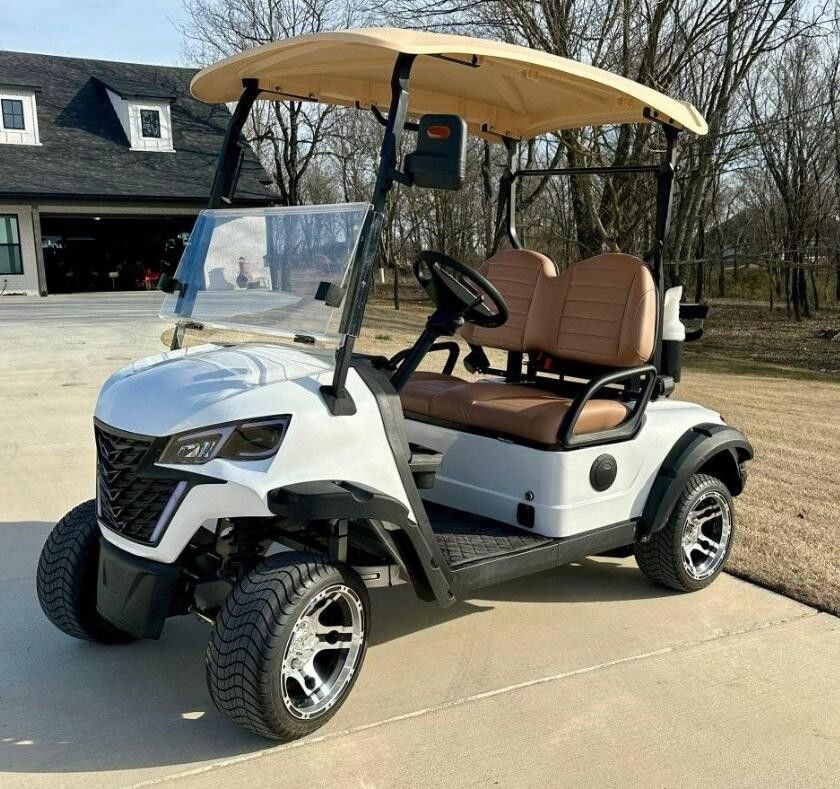 New Designed 2 Seat Electric Golf  Cart 4KW Four Wheeler Durable Electric Golf  Buggy