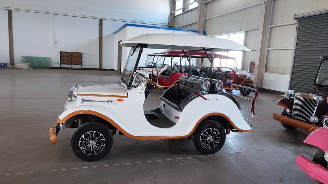 Auto elettrica d'epoca Il classico carrello da golf per il trasporto di piccoli gruppi