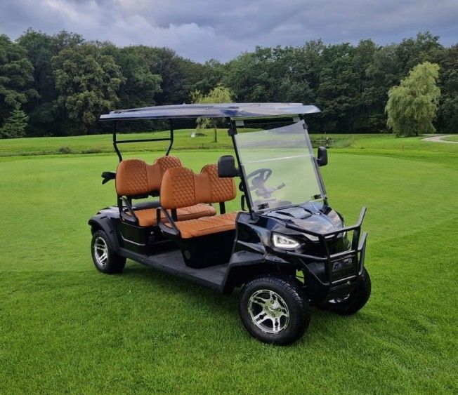 Black 4 Seater Golf Cart With Stitched Seats Max Speed 40km/H Suitable For Scenic Spots And Golf Courses Road Legal