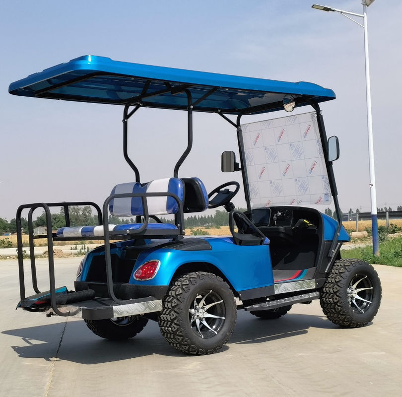 Blauer Luxus-Elektro-Golfwagen Eine umweltfreundliche und stilvolle Transportlösung für Golfplätze Resorts und Gemeinden mit einem schlanken Design Komfortable Sitzgelegenheiten