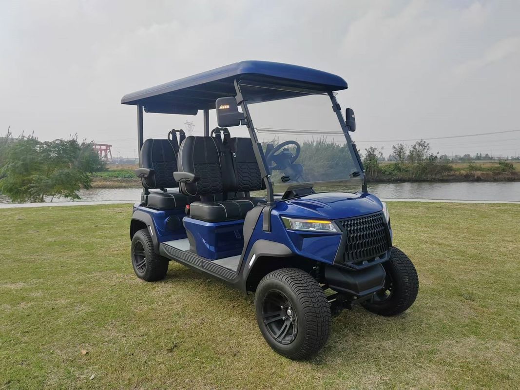 Carrinho de golfe de quatro lugares azul profundo luxuoso confortável perfeito para lazer ao ar livre