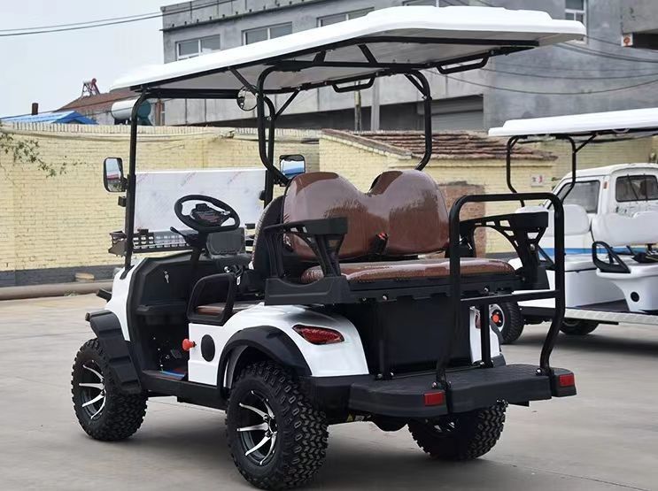 4-seater New Energy Electric Golf Cart Classic White For Various Scenarios In Scenic Golf Courses