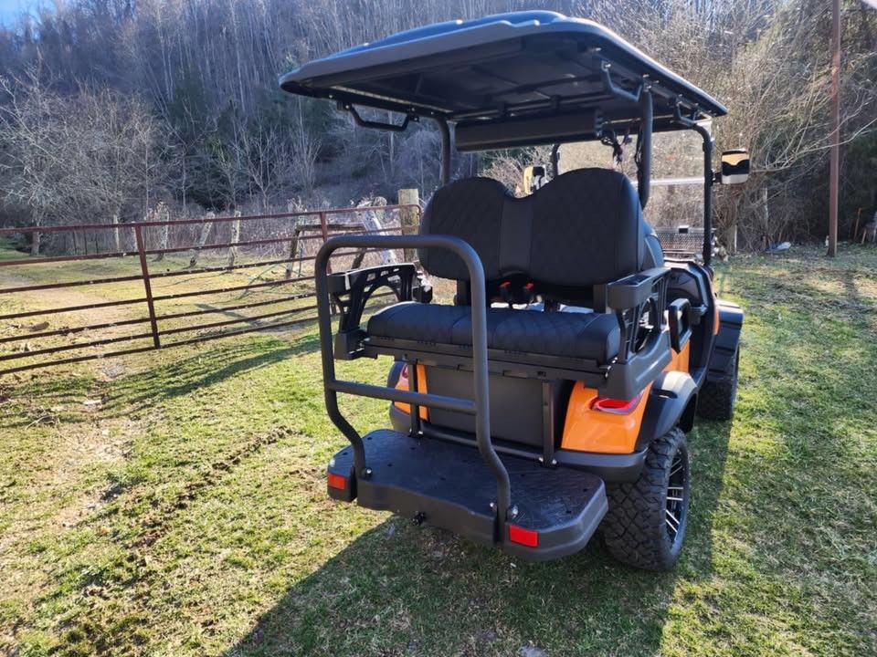 2+2-Seater Luxury Bright Orange Color Electric Golf Cart With High Horsepower 14-Inch Off-Road Tires Lithium Battery