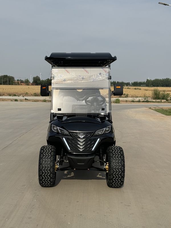 Carrinho de golfe de luxo de 4 + 2 lugares preto elétrico fora de estrada Bateria de lítio equipada com pneus fora de estrada de 14 polegadas