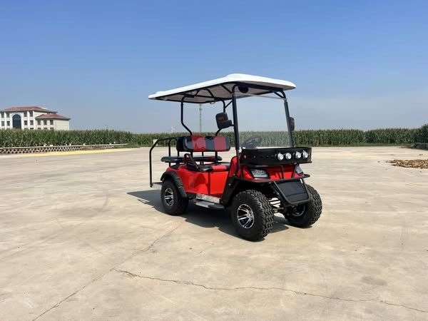 4 kişilik Klasik Kırmızı Elektrikli Golf Arabası Özel Lityum Pilli Özel Renkler Ve Logolar